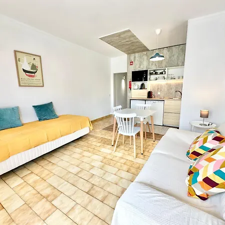 Apartment T1 No Centro Historico - Tenis